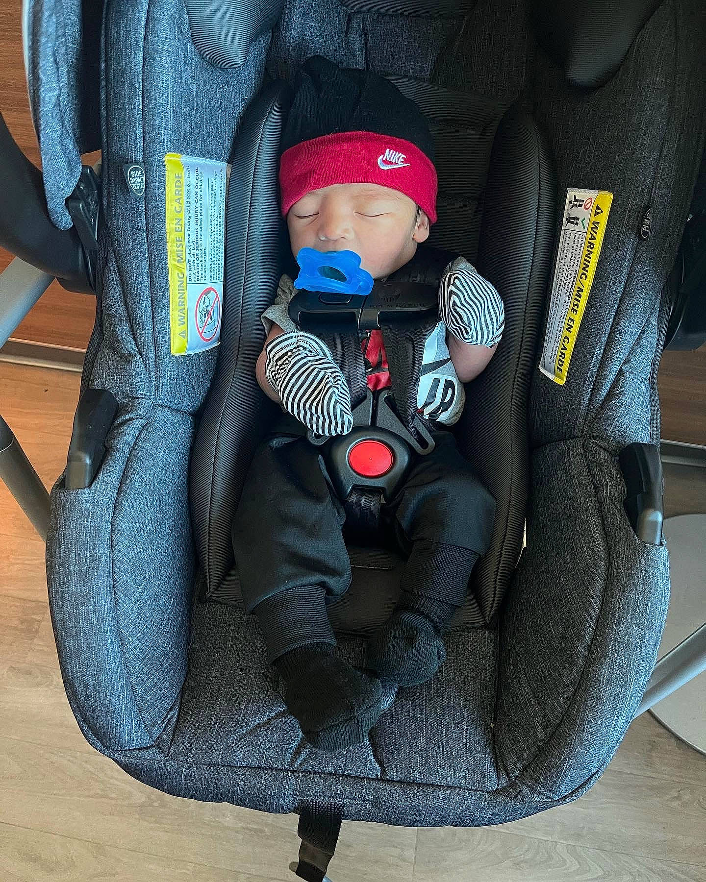 Matteo is registered to the contest to win money with this photo: auto_part, baby, baby_carriage, baby_in_car_seat, baby_products, baby_safety, baby_toddler_clothing, bag, car_seat, car_seat_cover, carmine, child, comfort, electric_blue, head_restraint, headwear, luggage_and_bags, person, personal_protective_equipment, sitting