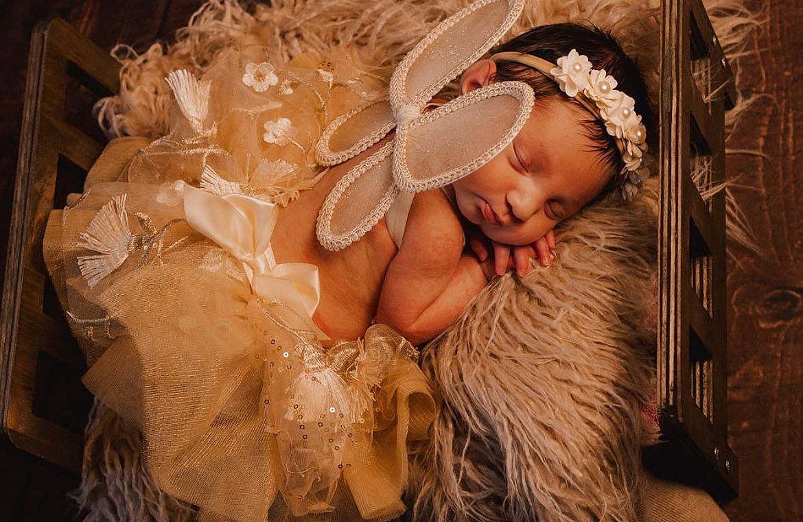 Juniper joined the competition — help win amazing prizes! art, baby, baby_toddler_clothing, bridal_accessory, child, costume_hat, embellishment, event, fashion_accessory, feather, flash_photography, fur, hair_accessory, hat, headband, headgear, headpiece, jewellery, peach, person