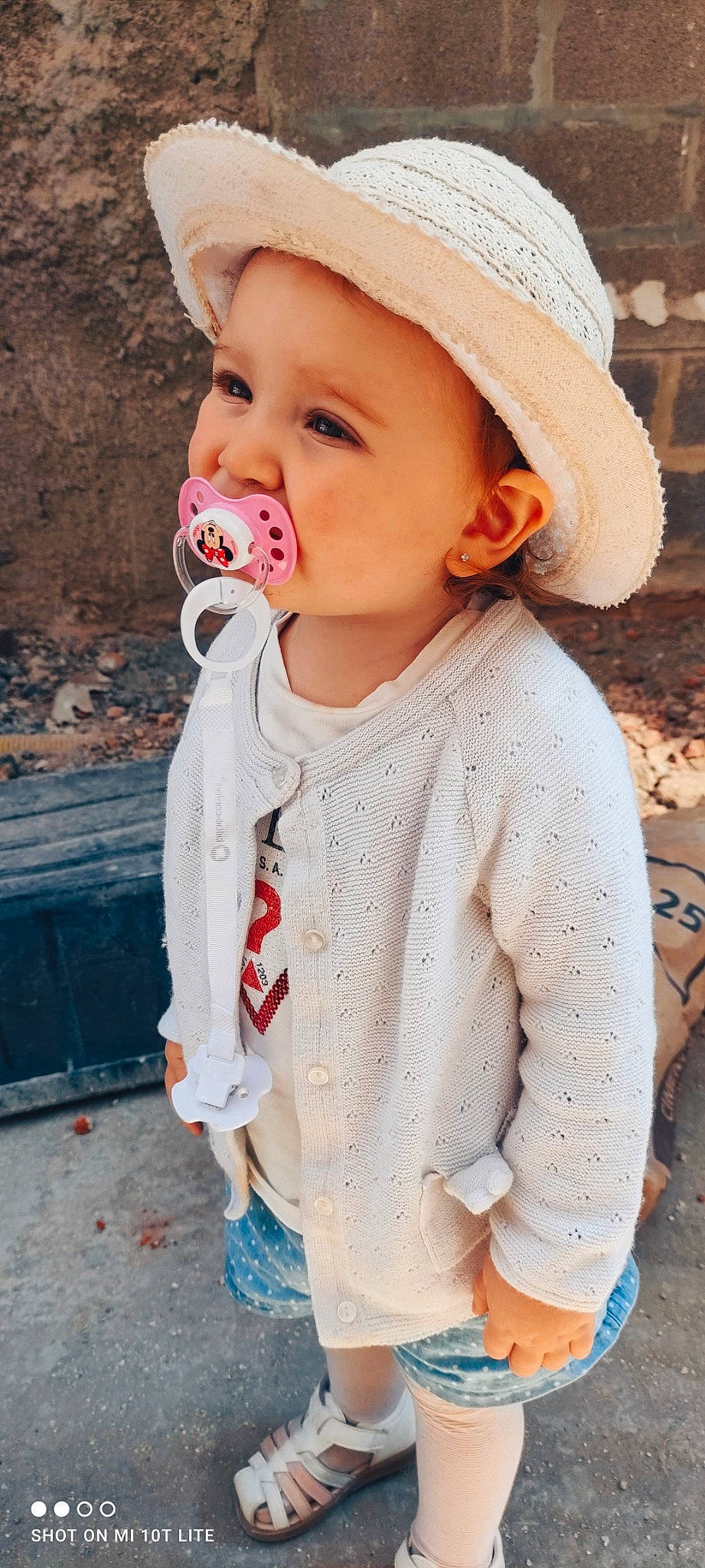 Giulia participe au concours pour gagner de l'argent avec cette photo : baby, baby_toddler_clothing, beauty, cap, cheek, child, collar, eyelash, face, happy, hat, headwear, lip, outerwear, pattern, person, pink, skin, sleeve, smile