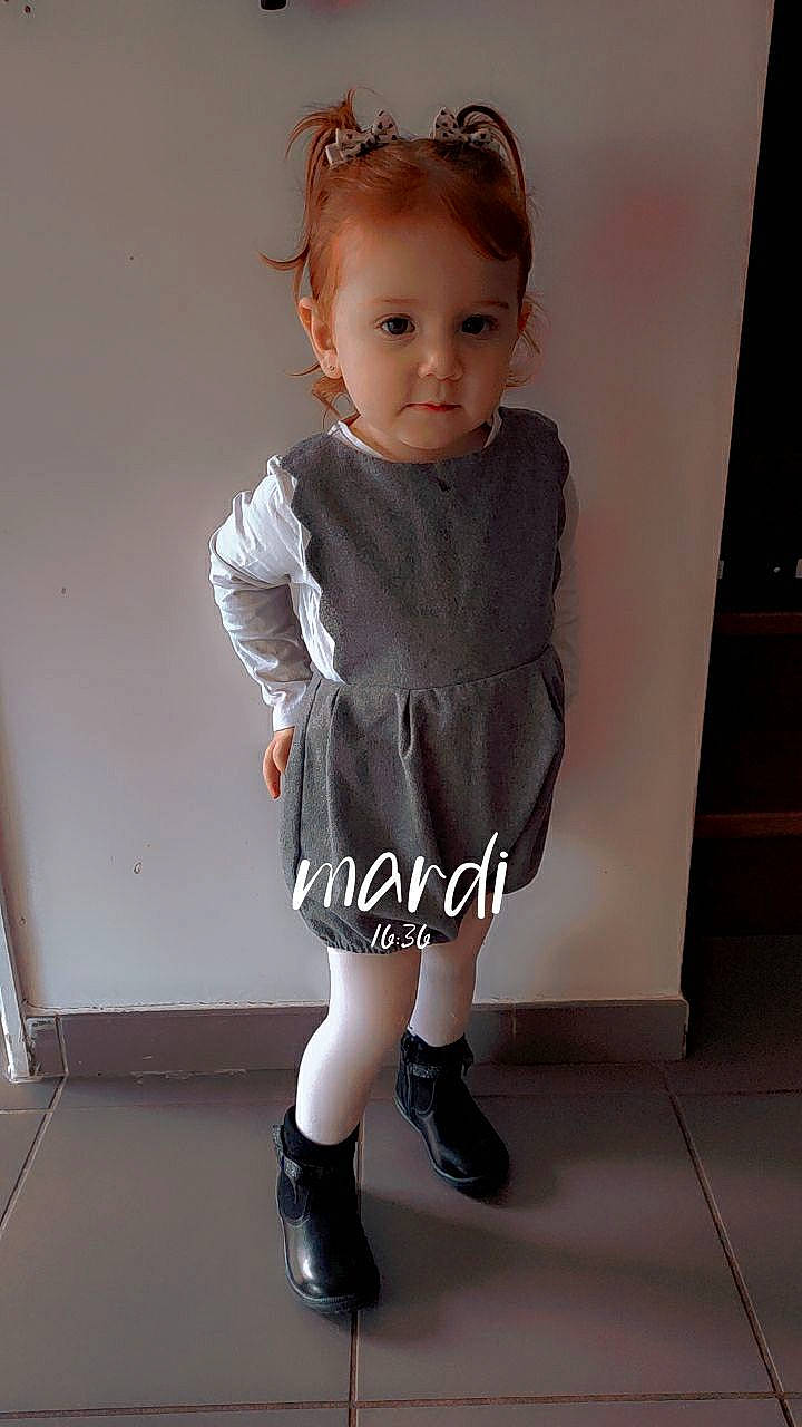 Giulia participe au concours pour gagner de l'argent avec cette photo : baby, baby_toddler_clothing, cabinetry, calf, child, face, fashion_accessory, fashion_design, flash_photography, footwear, human_leg, knee, pattern, person, sleeve, sock, sportswear, t_shirt, thigh, toddler