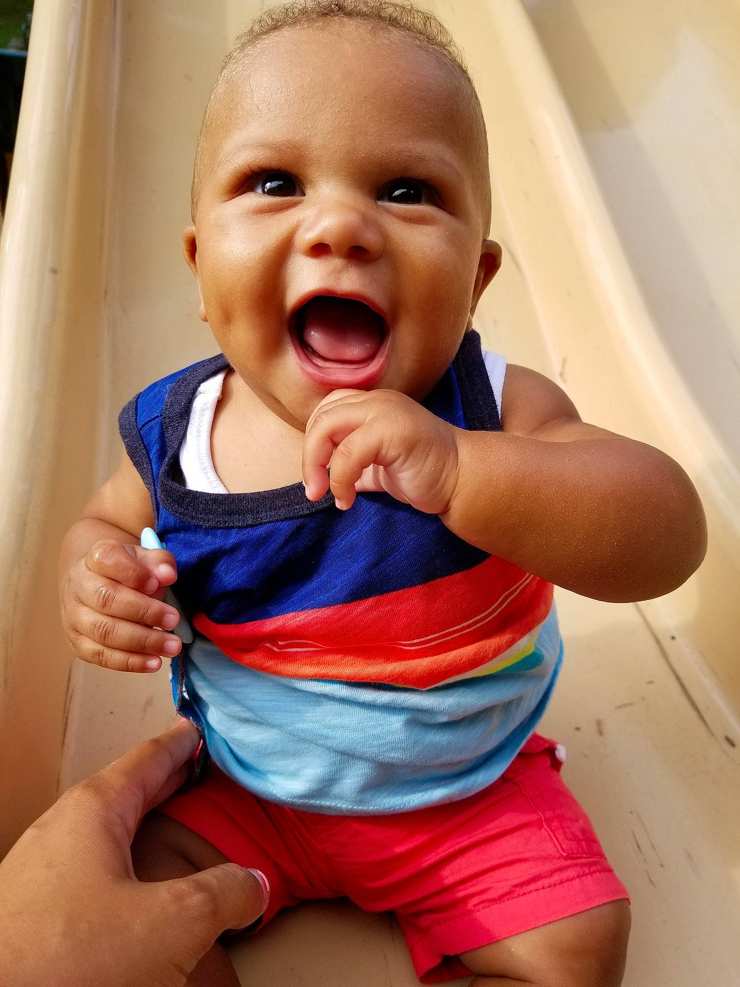 Xavier is registered to the contest to win money with this photo: anger, boy, child, eating, facial_expression, finger, girl, hand, human_body, human_positions, infant, male, mouth, muscle, organ, person, play, skin, smile, toddler