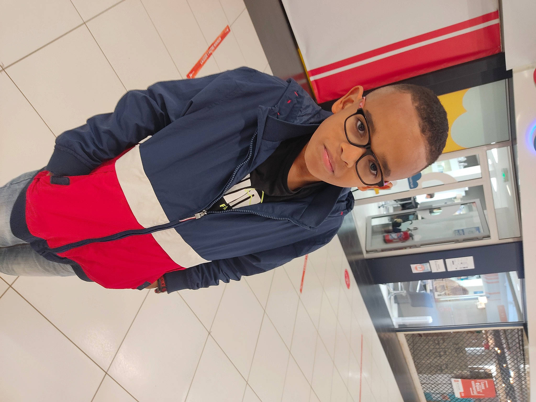 Tigane a rejoint le concours — aidez-le/la à gagner de superbes lots ! audio_equipment, automotive_design, carmine, elbow, engineering, eyewear, glasses, job, machine, person, recreation, sleeve, smile, transport, wrist