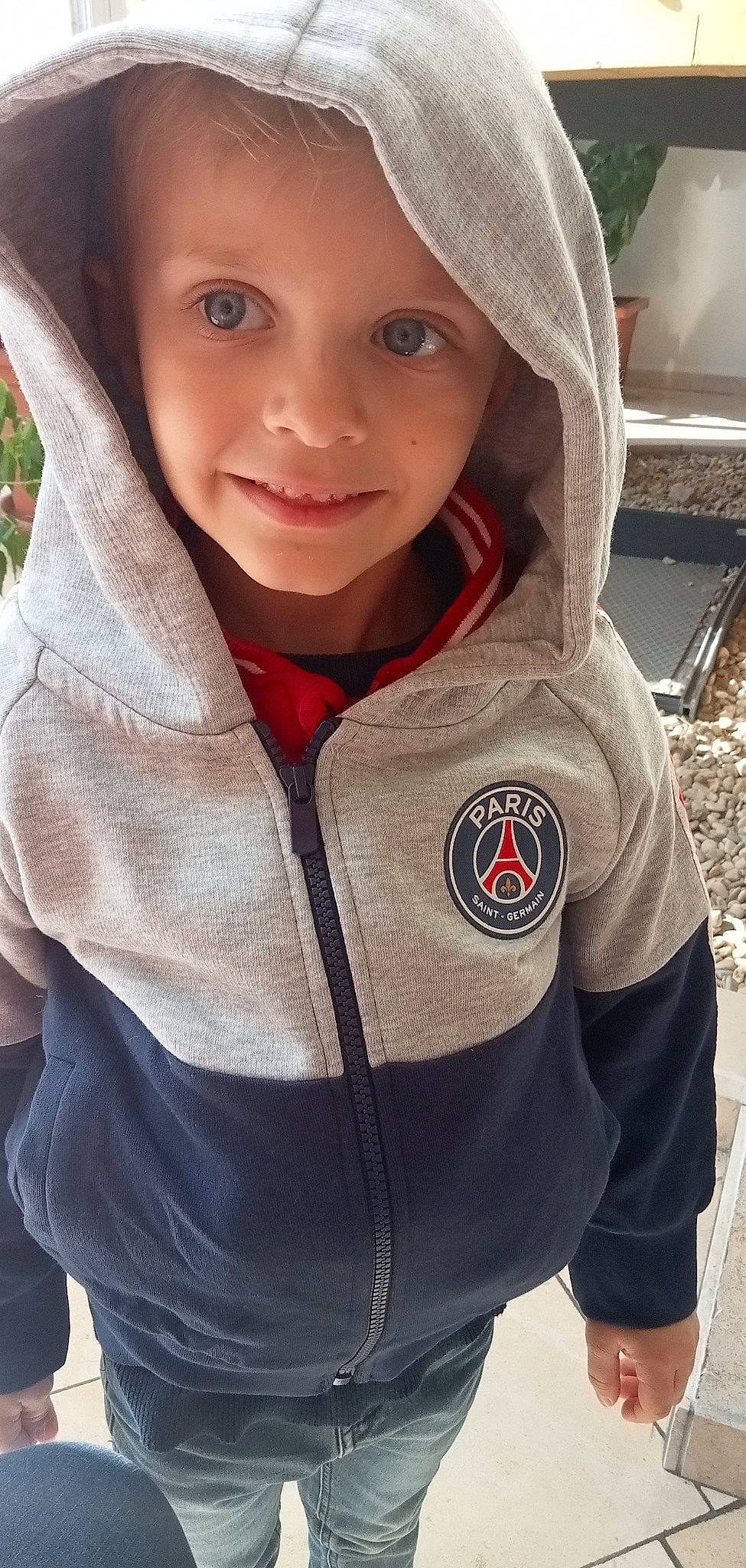 Elyano participe au concours pour gagner de l'argent avec cette photo : child, cool, eye, face, happy, head, headwear, jacket, joy, long_sleeved_t_shirt, mouth, neck, nose, outerwear, person, selfie, shoulder, skin, sleeve, smile