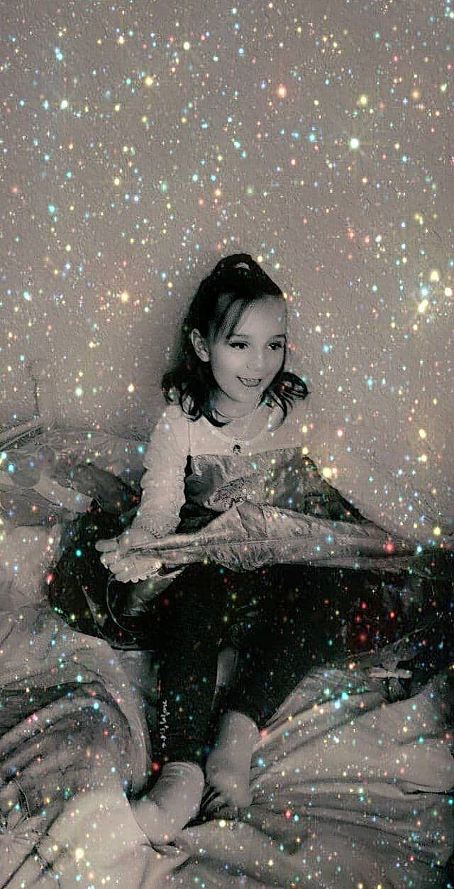 Léanna participe au concours pour gagner de l'argent avec cette photo : blond, dress, event, eye, facial_expression, flash_photography, freezing, fun, hairstyle, happy, head, human_body, joy, people_in_nature, person, recreation, sky, smile, space, toddler