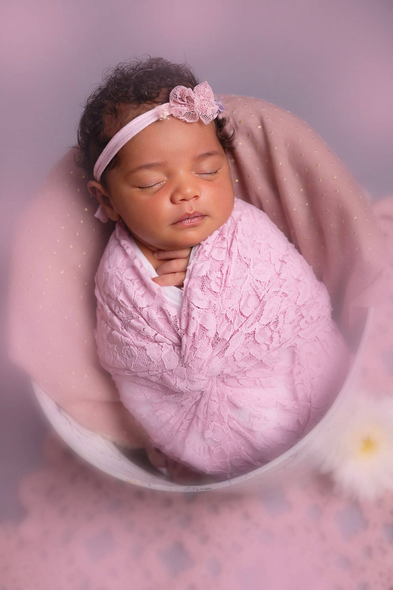 Elisa a rejoint le concours — aidez-le/la à gagner de superbes lots ! baby, cheek, child, eye, face, forehead, hair_accessory, head, headband, headgear, headpiece, headwear, lip, nose, person, photography, pink, portrait_photography, skin, smile