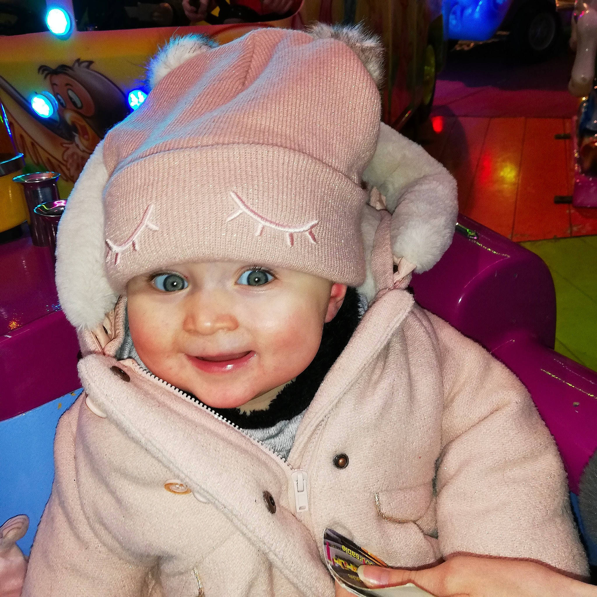 Elyana participe au concours pour gagner de l'argent avec cette photo : beanie, bonnet, cap, cheek, child, cool, ear, eye, fun, hat, head, headgear, iris, joy, knit_cap, lip, organ, person, pink, skin