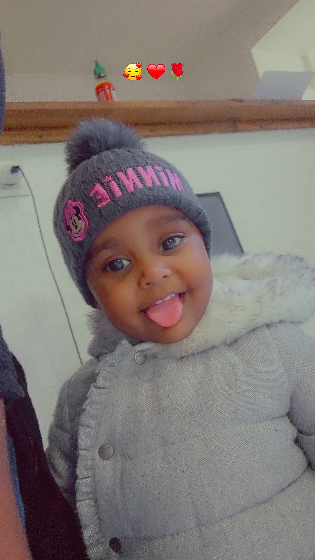 Daryanna a rejoint le concours — aidez-le/la à gagner de superbes lots ! baby, beanie, cap, eyelash, fashion_accessory, fun, fur, happy, headgear, headwear, joy, knit_cap, lip, magenta, nose, person, pink, purple, selfie, sleeve