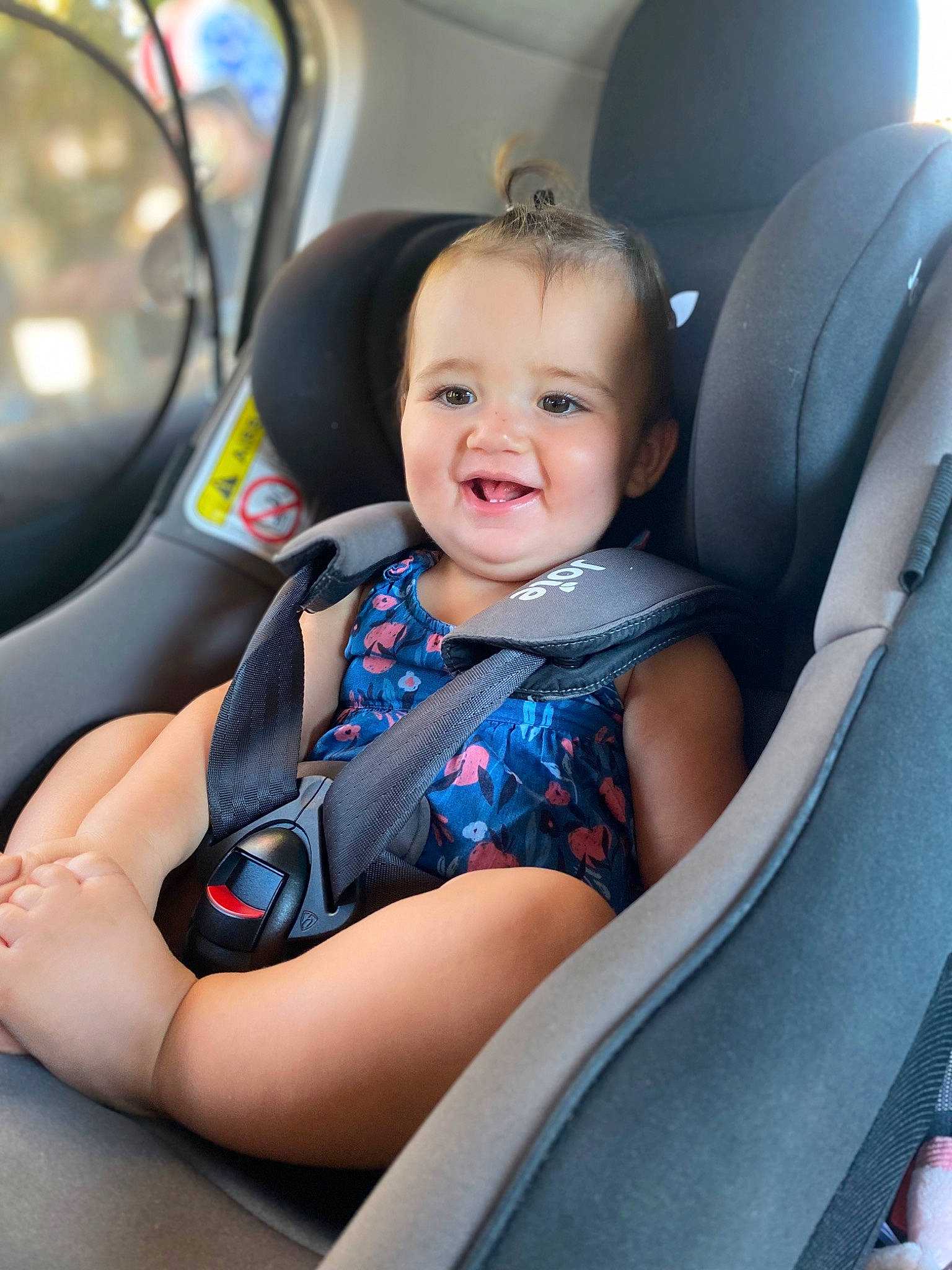 Juline participe au concours pour gagner de l'argent avec cette photo : auto_part, automotive_design, baby, baby_in_car_seat, car_seat, child, comfort, electric_blue, family_car, fun, happy, head_restraint, leisure, luxury_vehicle, motor_vehicle, person, skin, smile, thigh, toddler