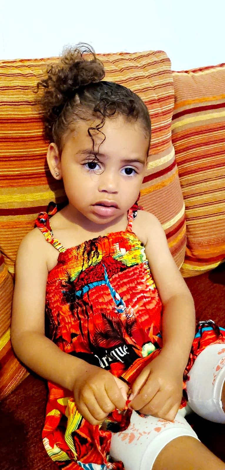 Laïna a rejoint le concours — aidez-le/la à gagner de superbes lots ! baby, baby_toddler_clothing, beauty, cheek, child, child_model, chin, day_dress, eyelash, facial_expression, fun, happy, iris, pattern, people, person, portrait_photography, sitting, skin, toddler