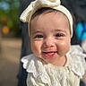 Bella a rejoint le concours — aidez-le/la à gagner de superbes lots ! baby, child, smiling, portrait, headband, bow, lace, clothing, cute, happy, face, infant, closeup, outdoor, sunlight, person, young, baby_girl, apparel, fashion