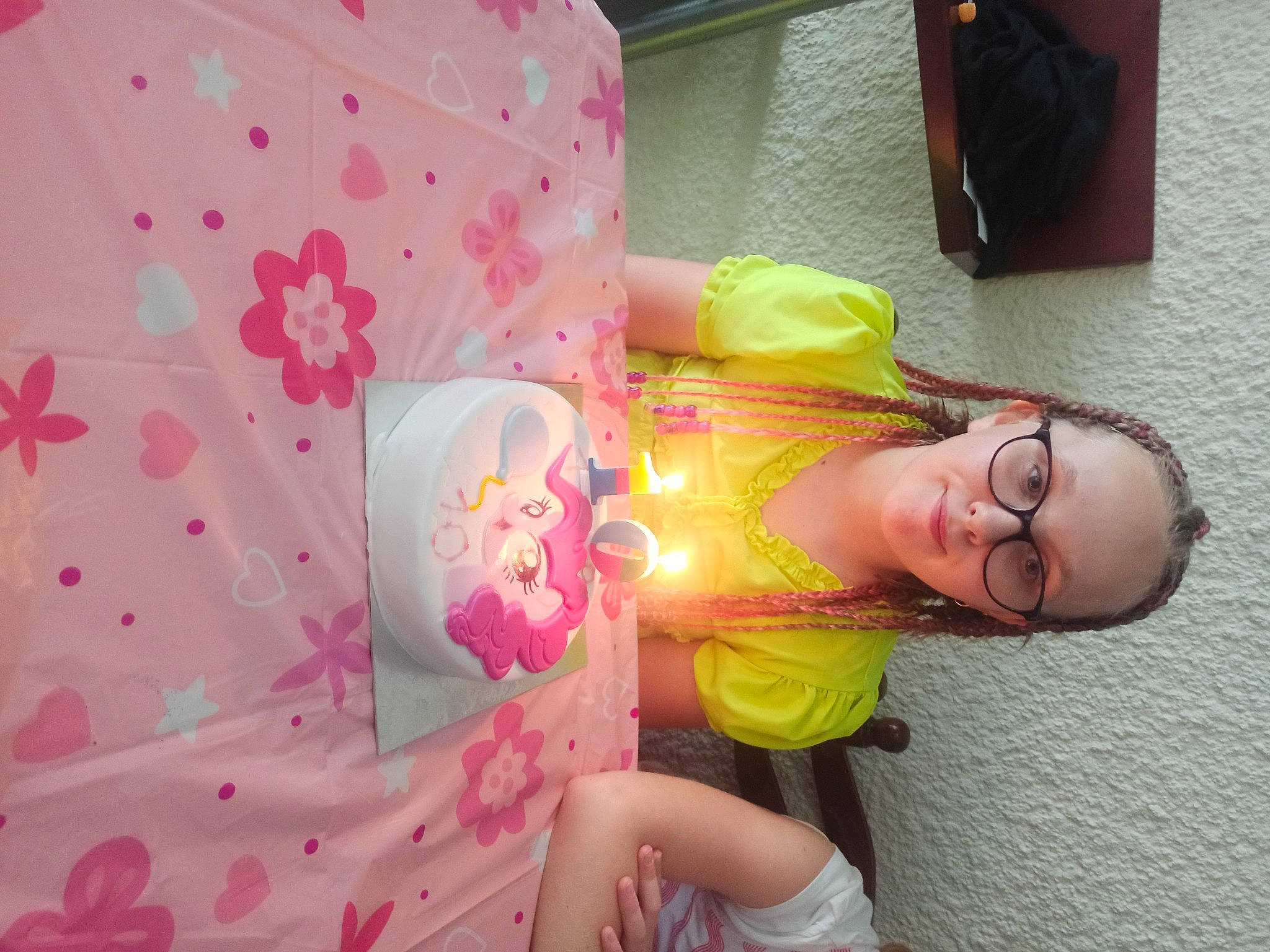 Shaina participe au concours pour gagner de l'argent avec cette photo : baby_toddler_clothing, bedding, child, fun, happy, human_leg, joy, linens, magenta, pattern, peach, person, petal, pink, room, smile, textile, thigh