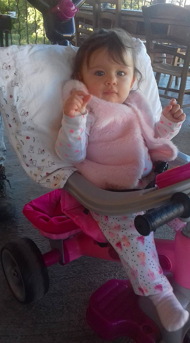 Ema Claudia participe au concours pour gagner de l'argent avec cette photo : baby_carriage, baby_products, child, day, fun, girl, infant, person, pink, product, skin, toddler