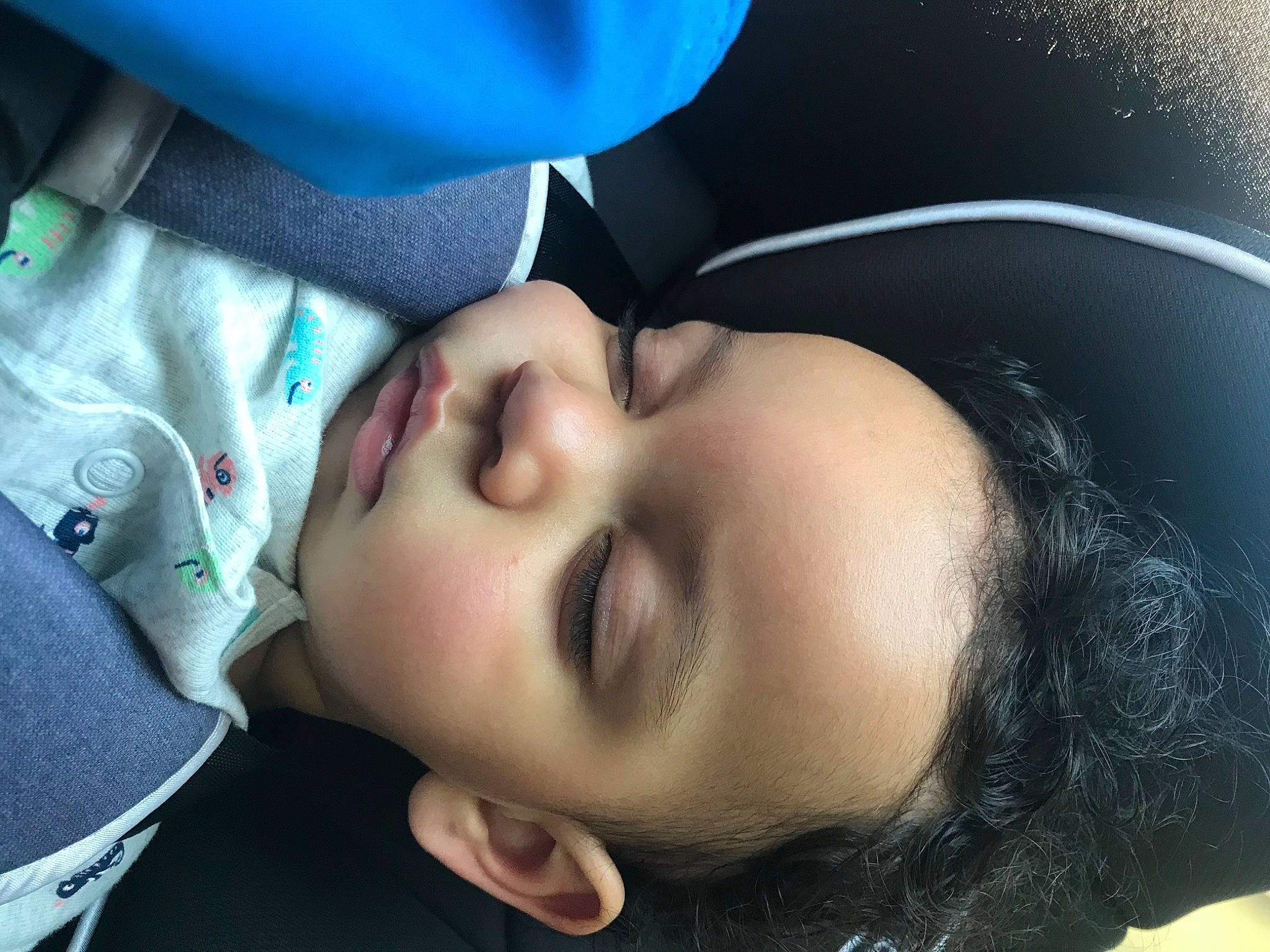 Zaccai is registered to the contest to win money with this photo: beauty, black_hair, cheek, child, chin, ear, eye, eyebrow, eyelash, face, forehead, hair, hand, head, lip, mouth, nap, neck, nose, person