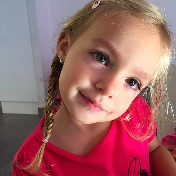 Noelly participe au concours pour gagner de l'argent avec cette photo :