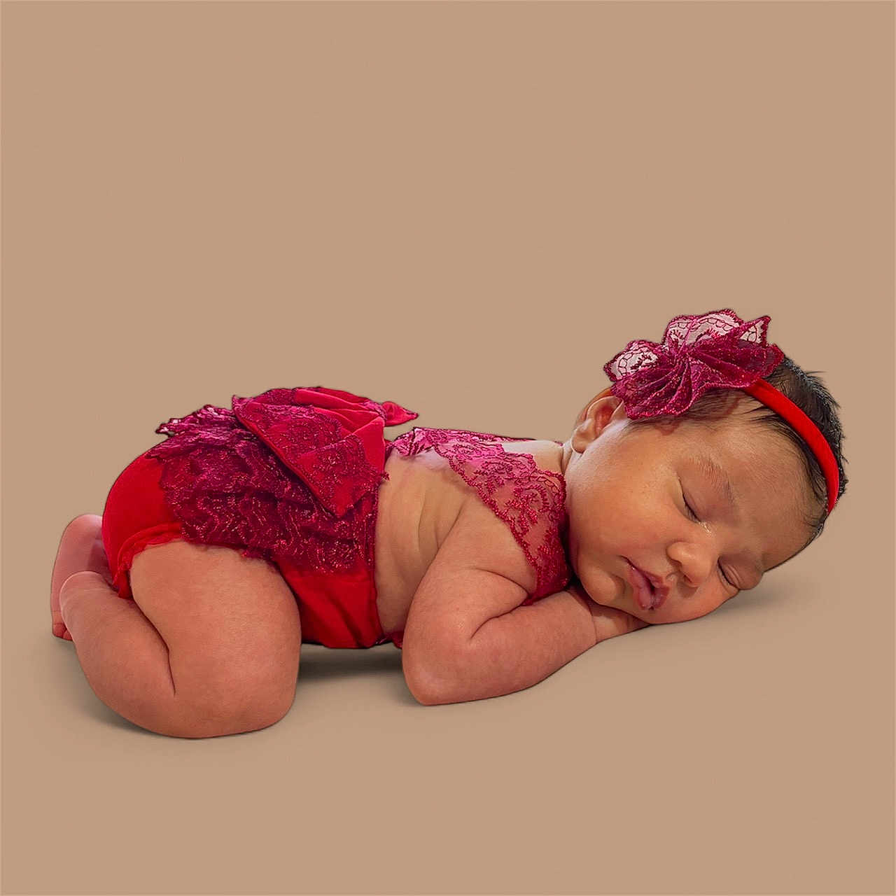 Giulia a rejoint le concours — aidez-le/la à gagner de superbes lots ! accessories, baby, bodypart, bonnet, clothing, diaper, face, finger, glove, hand, hat, head, headband, newborn, person, photography, portrait, sleeping