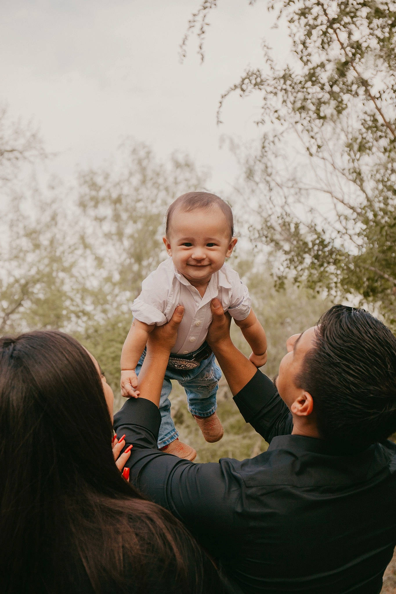 Aj is registered to the contest to win money with this photo: arm, child, event, flash_photography, fun, gesture, grass, hand, happy, interaction, joy, leisure, people_in_nature, person, plant, recreation, shirt, sky, smile, t_shirt