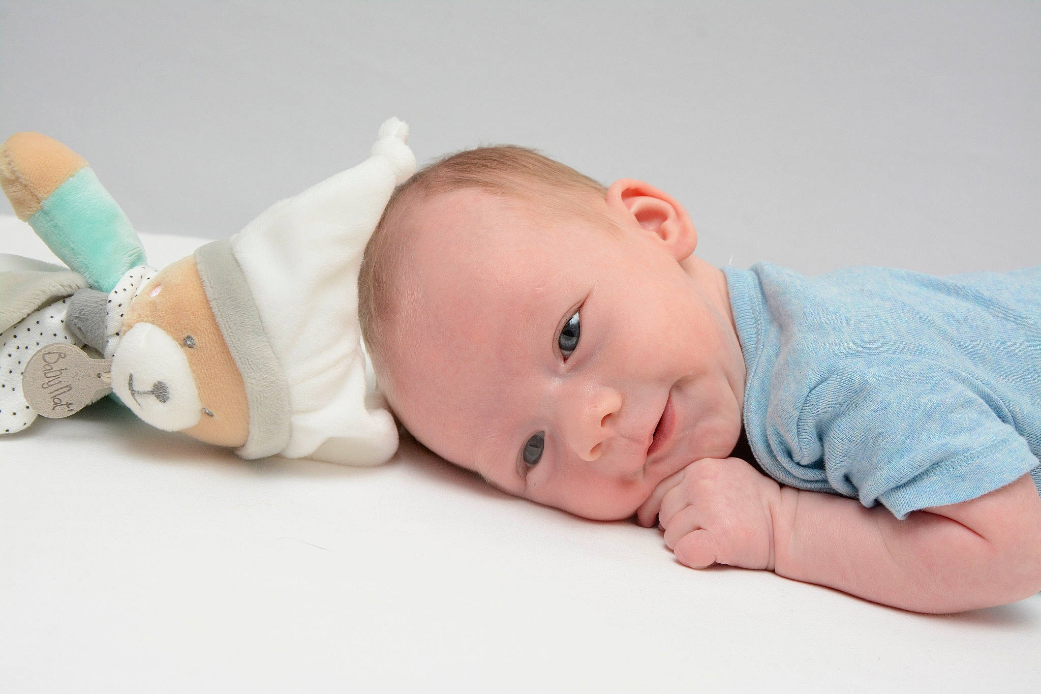 Théo participe au concours pour gagner de l'argent avec cette photo : baby, baby_products, baby_toddler_clothing, cheek, child, collar, comfort, eyelash, fashion_accessory, finger, grass, iris, linens, nail, pattern, person, portrait_photography, skin, sleeve, toddler