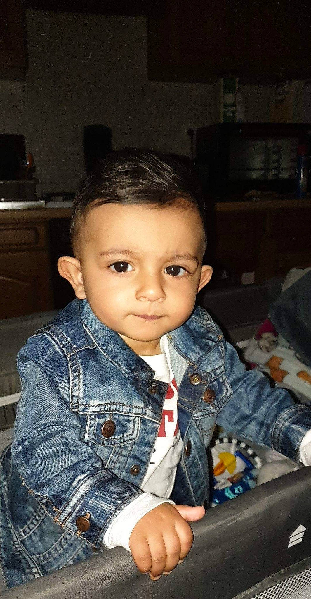 Naim a rejoint le concours — aidez-le/la à gagner de superbes lots ! baby, cheek, child, eye, forehead, iris, nose, person, play, sitting, smile, toddler