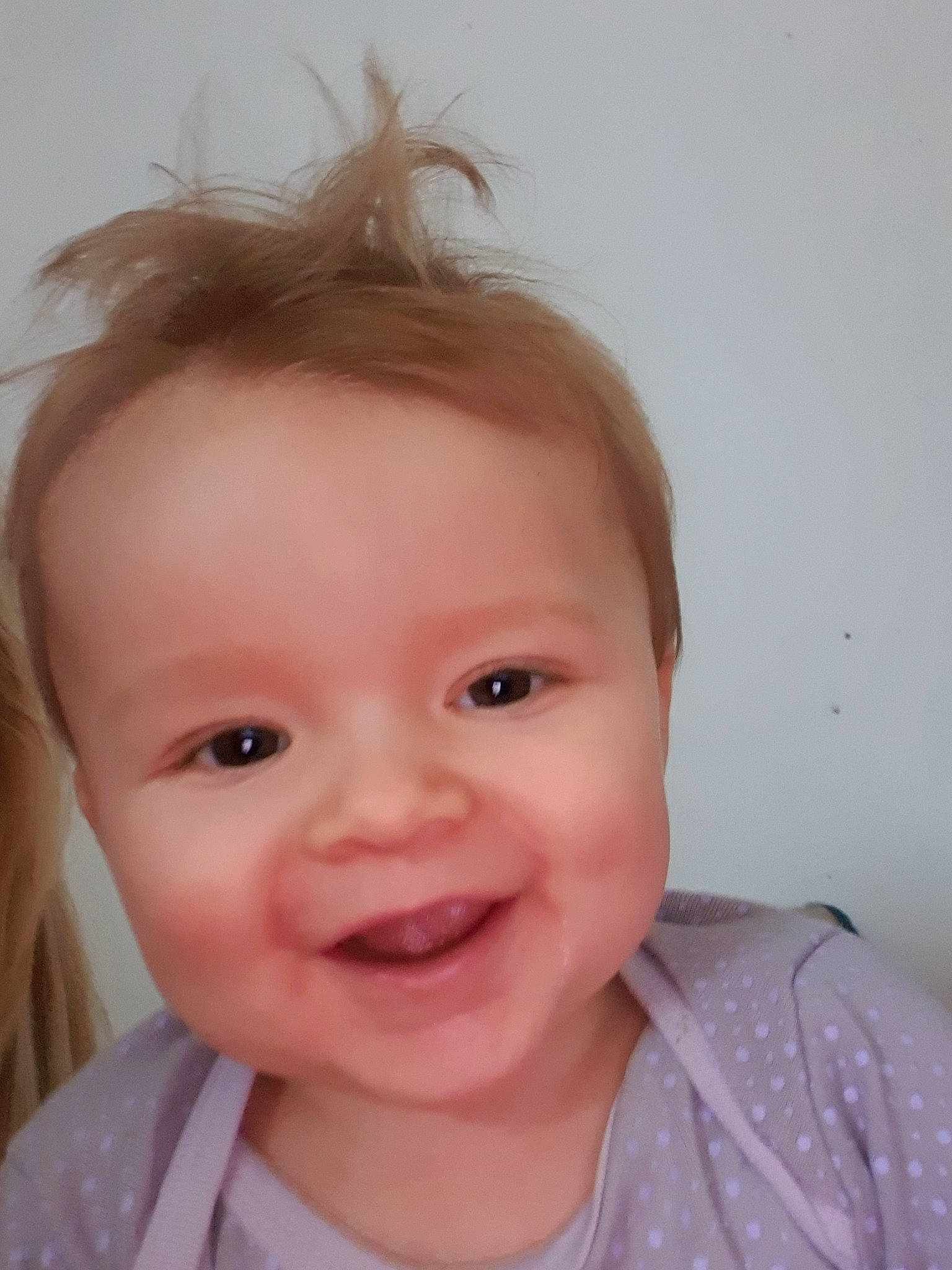 Tiago a rejoint le concours — aidez-le/la à gagner de superbes lots ! cheek, child, chin, close_up, eye, eyebrow, face, forehead, hair, hairstyle, head, human_hair_color, infant, joy, lip, mouth, nose, person, skin, smile