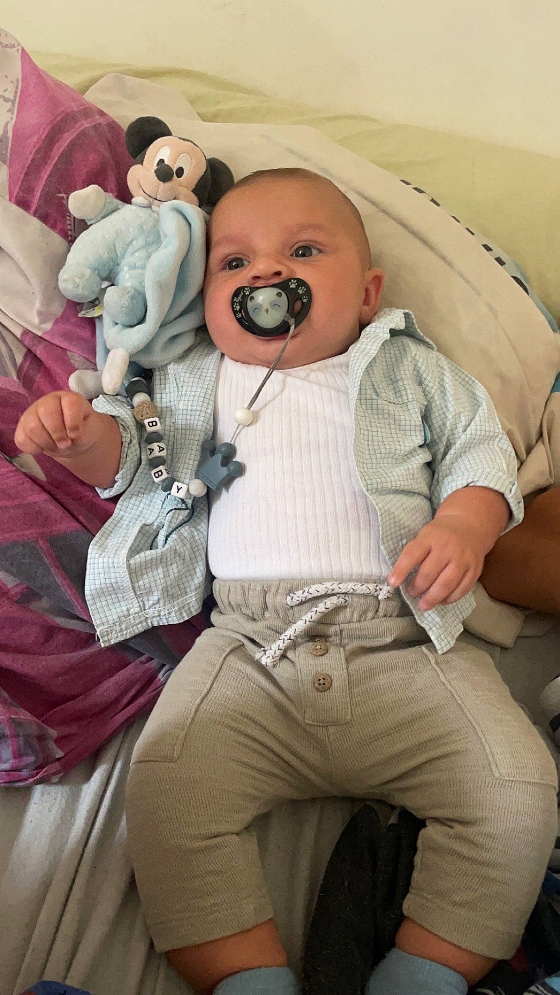 Eddy a rejoint le concours — aidez-le/la à gagner de superbes lots ! baby, baby_products, belt, child, comfort, doll, dress_shirt, eyewear, fashion_design, formal_wear, goggles, linens, person, pink, sleeve, stuffed_toy, sunglasses, teddy_bear, textile, toy