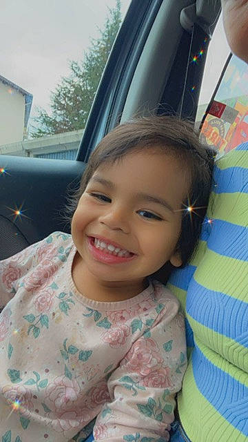 Maëlly participe au concours pour gagner de l'argent avec cette photo : auto_part, automotive_exterior, black_hair, car, car_seat, child, cool, family_car, fun, happy, joy, leisure, luxury_vehicle, motor_vehicle, nose, person, skin, smile, toddler, vehicle