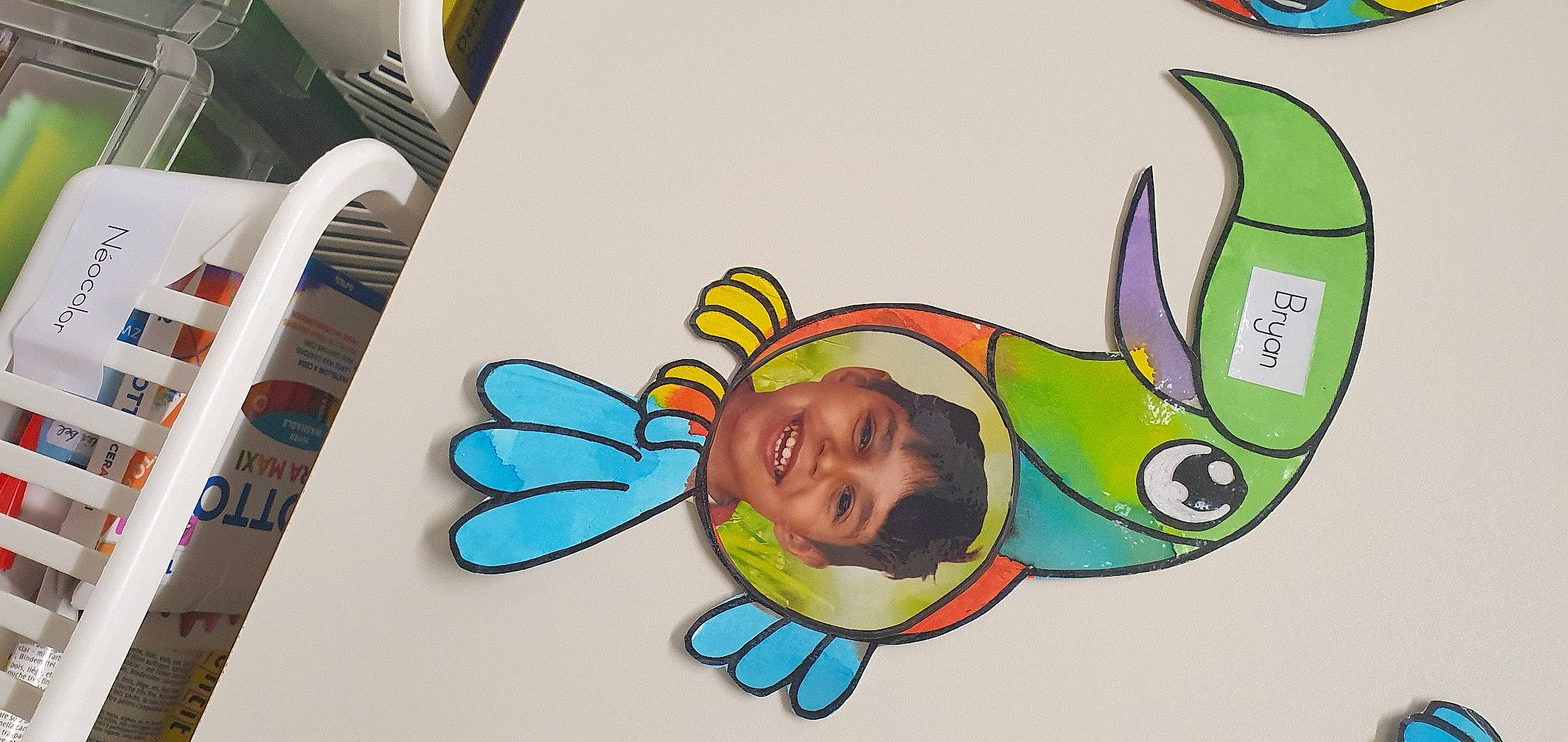 Bryan a rejoint le concours — aidez-le/la à gagner de superbes lots ! animated_cartoon, animation, art, circle, desk, drawing, fictional_character, font, gesture, graphic_design, graphics, happy, illustration, joy, mural, paint, painting, person, room, smile