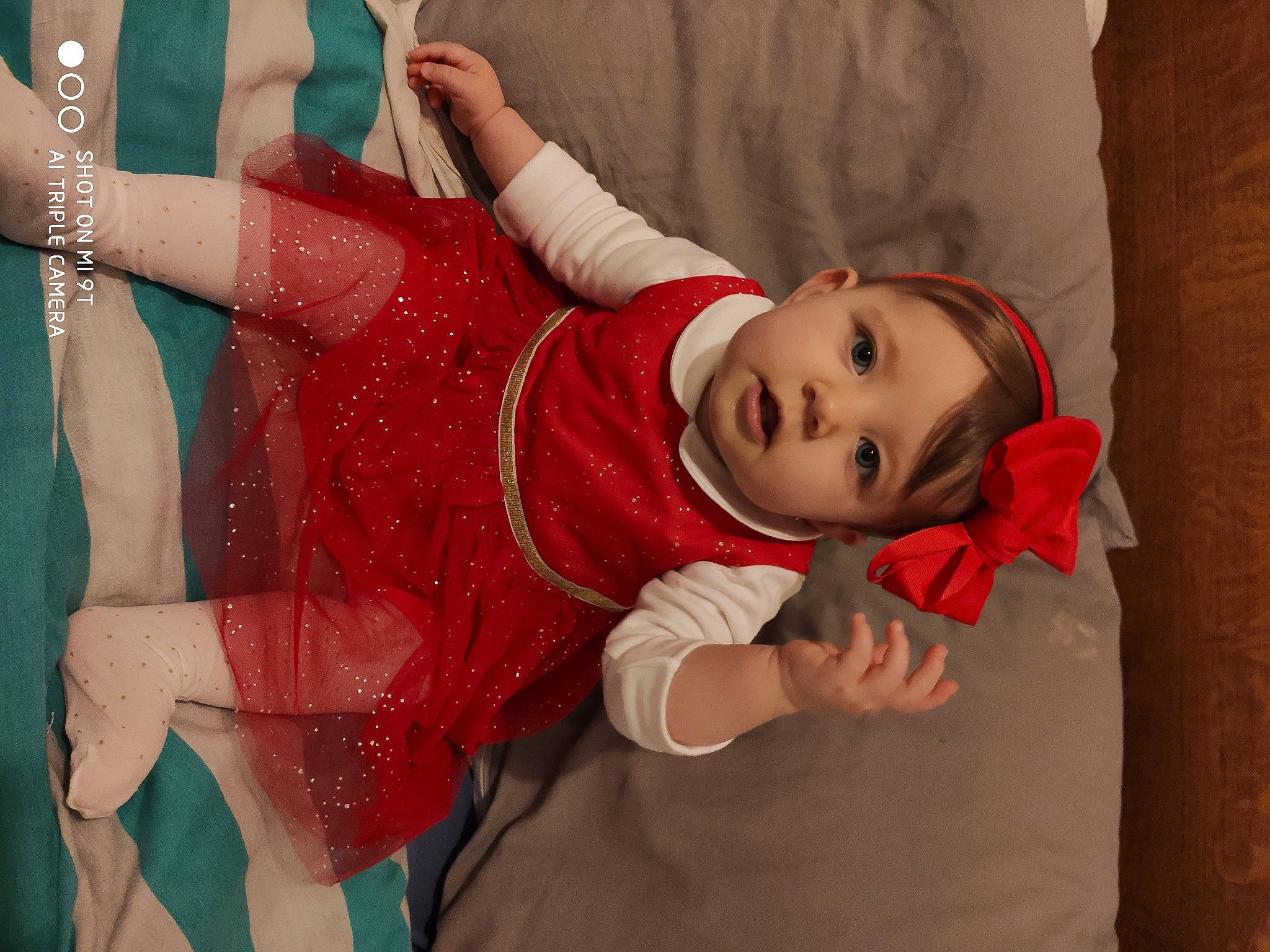 Louna participe au concours pour gagner de l'argent avec cette photo : arm, baby, baby_toddler_clothing, bracelet, hand, happy, makeover, mouth, nose, person, toddler