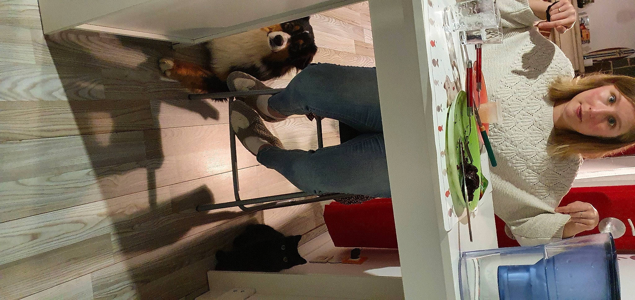 Ola participe au concours pour gagner de l'argent avec cette photo : art, ceiling, fashion_design, interior_design, machine, metal, room, textile, visual_arts, wood