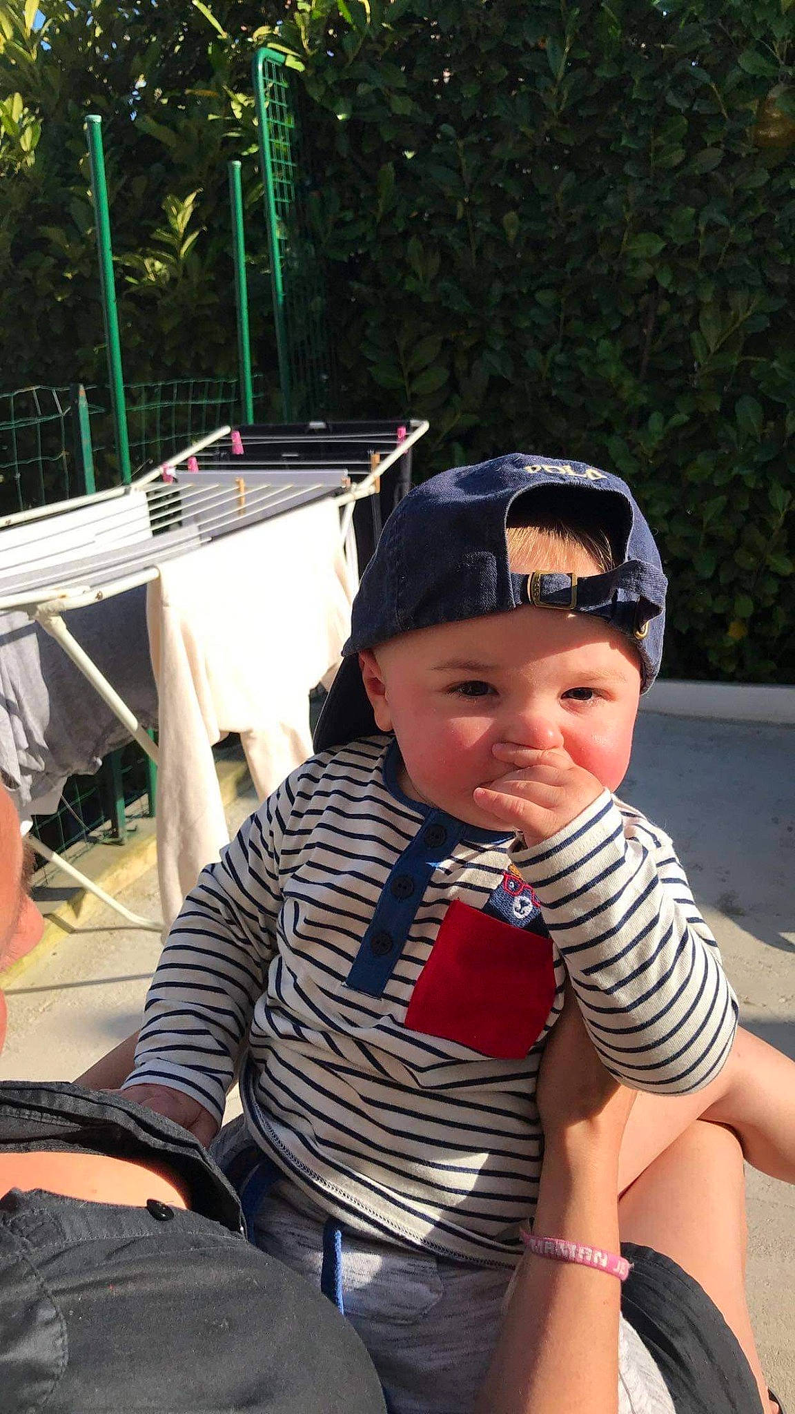 Ayron a rejoint le concours — aidez-le/la à gagner de superbes lots ! black_hair, child, headgear, headwear, leisure, neck, person, vacation