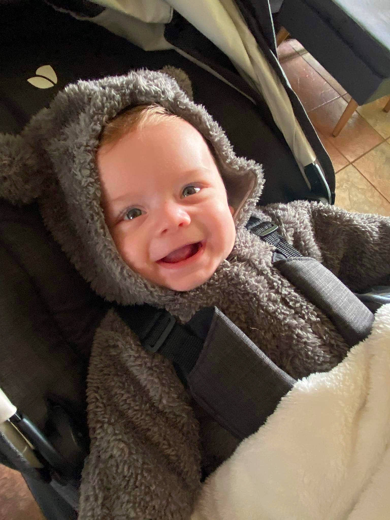 Wayden participe au concours pour gagner de l'argent avec cette photo : baby, baby_carriage, baby_products, car_seat, cheek, child, comfort, eye, eyebrow, face, iris, joy, mammal, outerwear, person, seat_belt, skin, smile, steering_wheel, textile