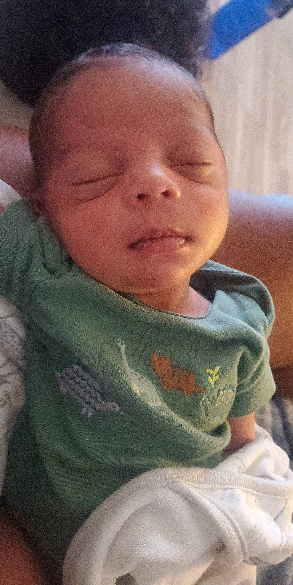 Ricardo is registered to the contest to win money with this photo: baby_toddler_clothing, cheek, chin, comfort, ear, eyebrow, face, facial_expression, forehead, head, iris, lip, mouth, muscle, neck, nose, person, product, skin, sleeve