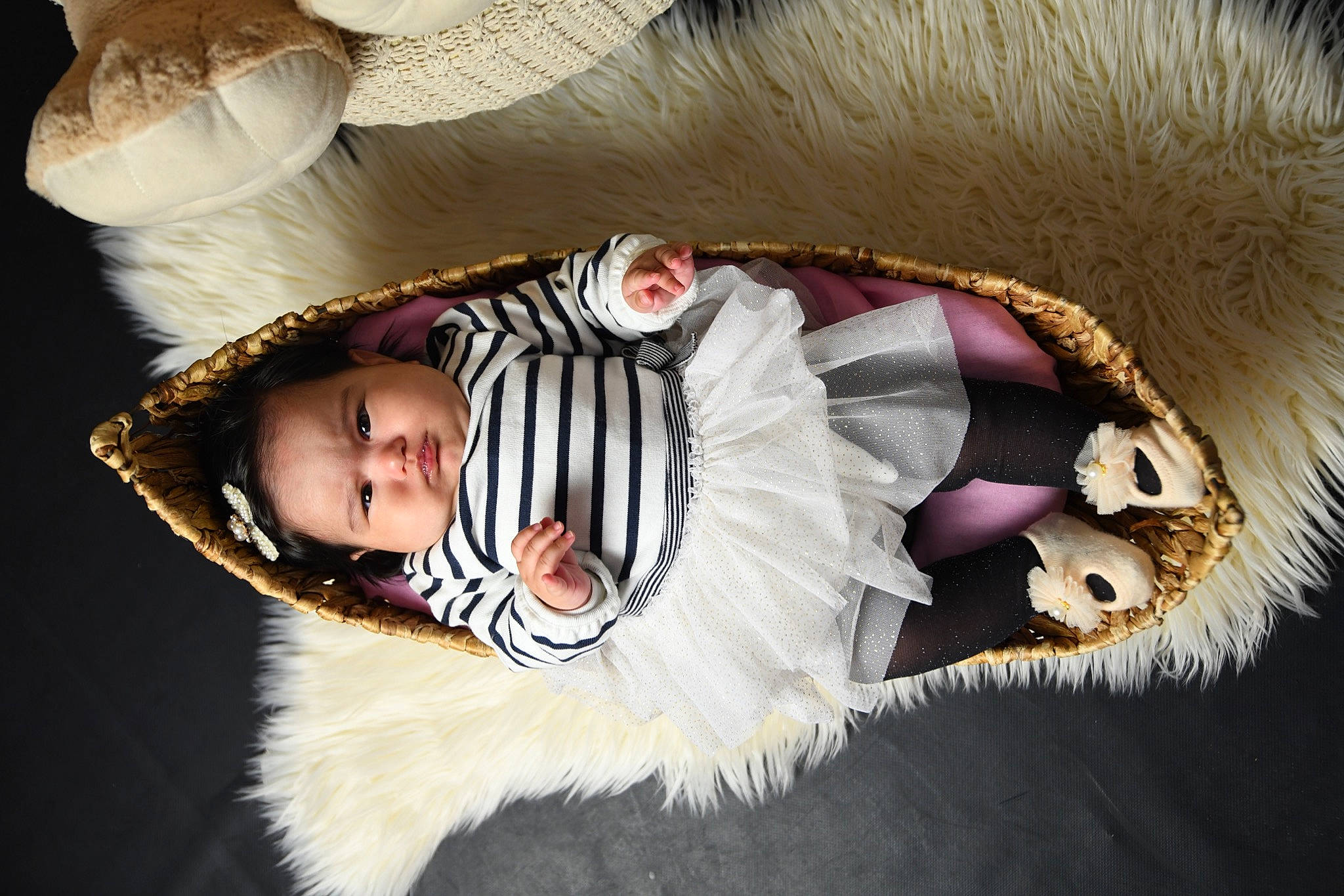 Sandes participe au concours pour gagner de l'argent avec cette photo : baby, baby_toddler_clothing, child, costume_hat, event, eye, fashion_accessory, feather, flash_photography, fun, fur, happy, head, headgear, headpiece, organ, person, picture_frame, textile, toddler