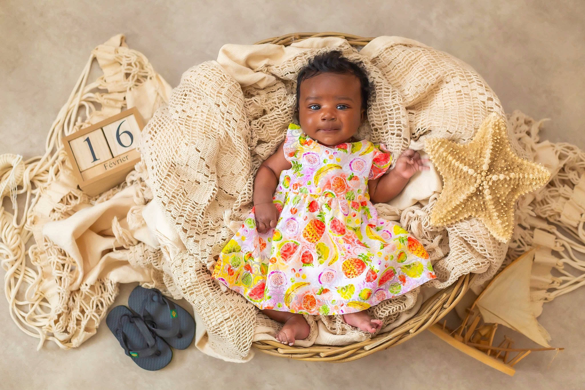 Amy a rejoint le concours — aidez-le/la à gagner de superbes lots ! baby, baby_toddler_clothing, basket, chair, child, comfort, dress, event, fashion, grass, happy, headgear, linens, mammal, pattern, person, pink, plant, product, sun_hat