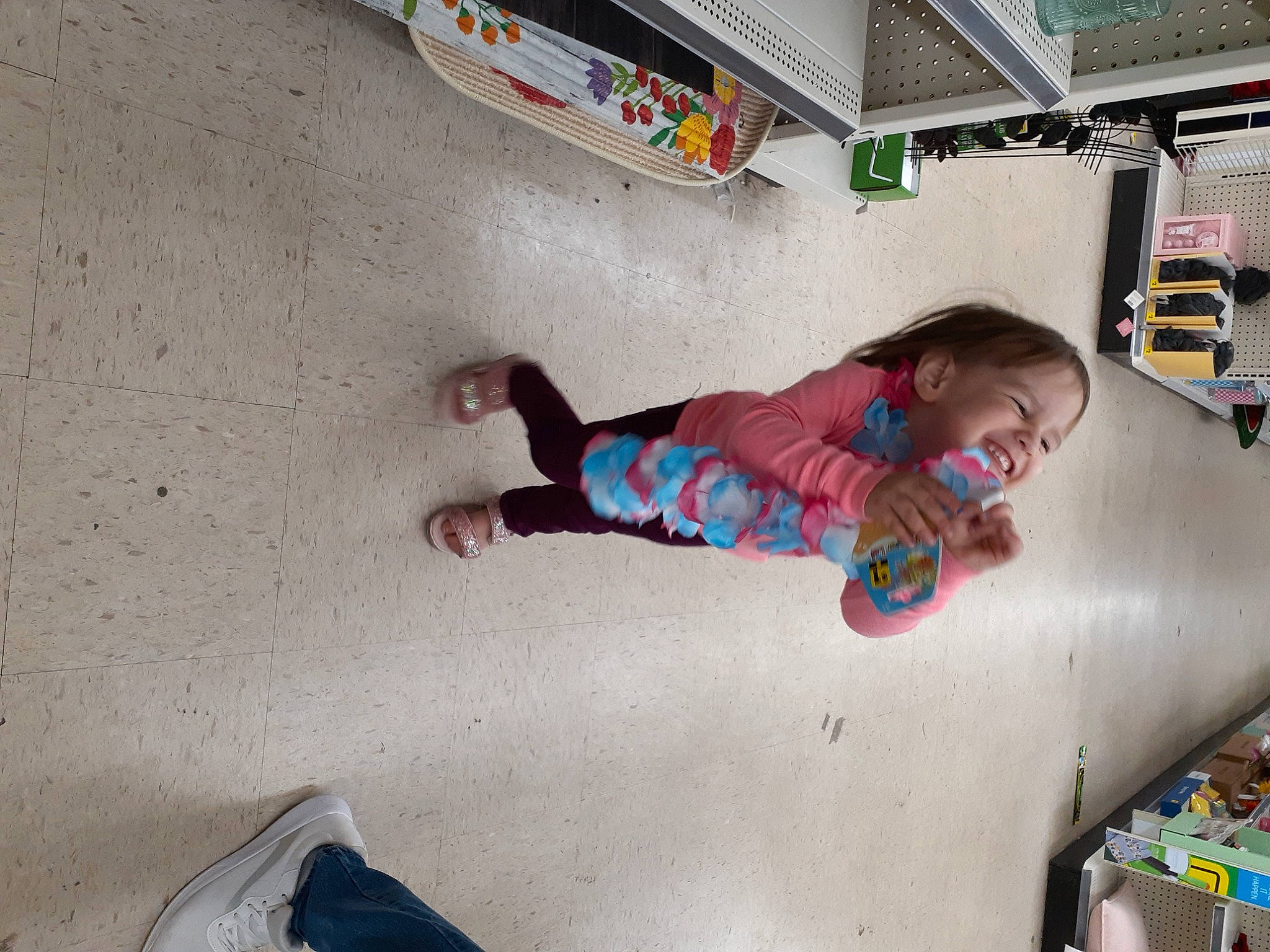 Ivory is registered to the contest to win money with this photo: child, fun, leg, person, play, toddler