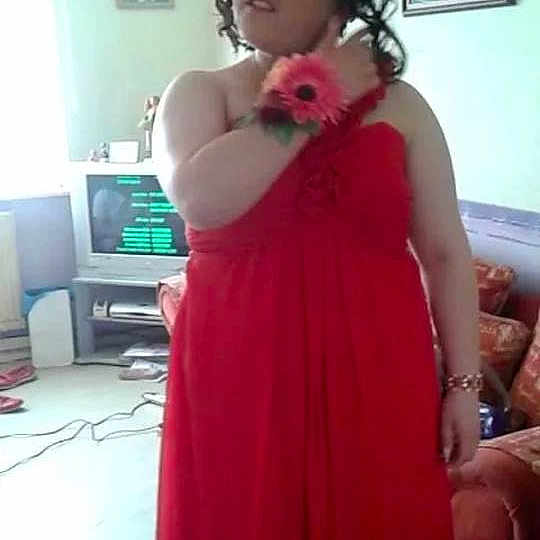 Poppy is registered to the contest to win money with this photo: