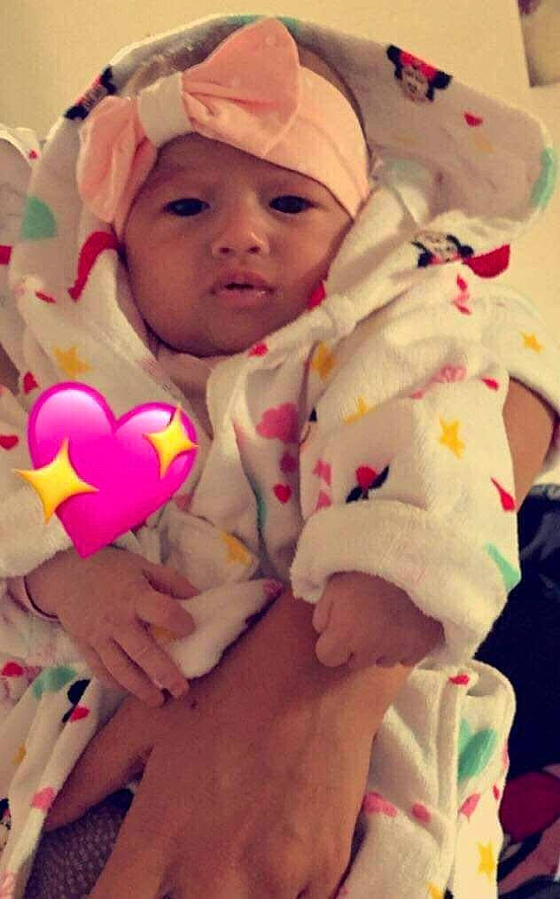 Lyana a rejoint le concours — aidez-le/la à gagner de superbes lots ! baby, baby_products, baby_sleeping, baby_toddler_clothing, cheek, child, comfort, finger, happy, headwear, human_body, linens, lip, mouth, nail, nose, person, pink, skin, thumb