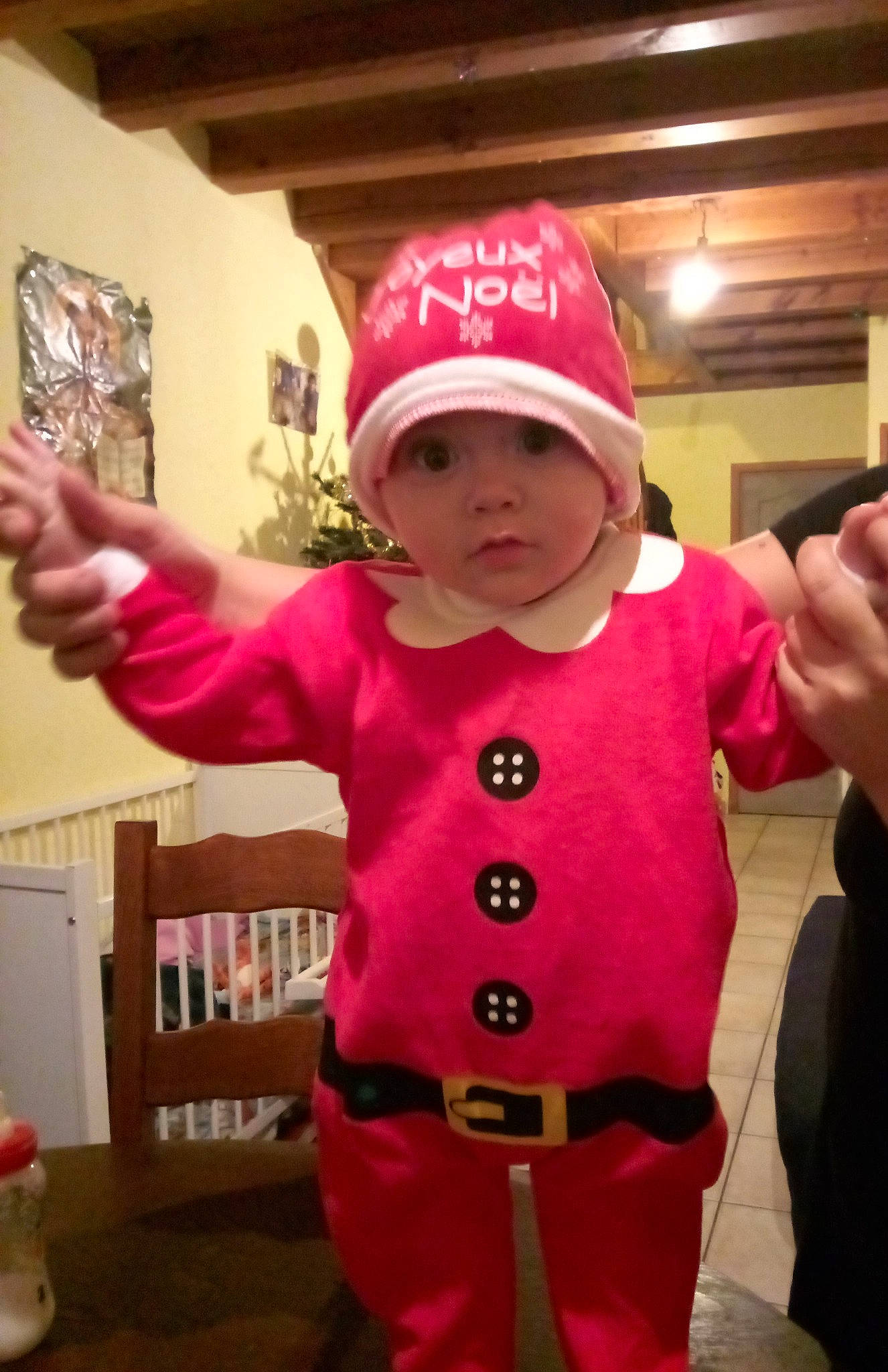 Rayley participe au concours pour gagner de l'argent avec cette photo : baby, baby_toddler_clothing, baseball_cap, cap, carmine, child, christmas, christmas_eve, christmas_stocking, costume, event, fictional_character, fun, headwear, holiday, magenta, person, personal_protective_equipment, pink, room