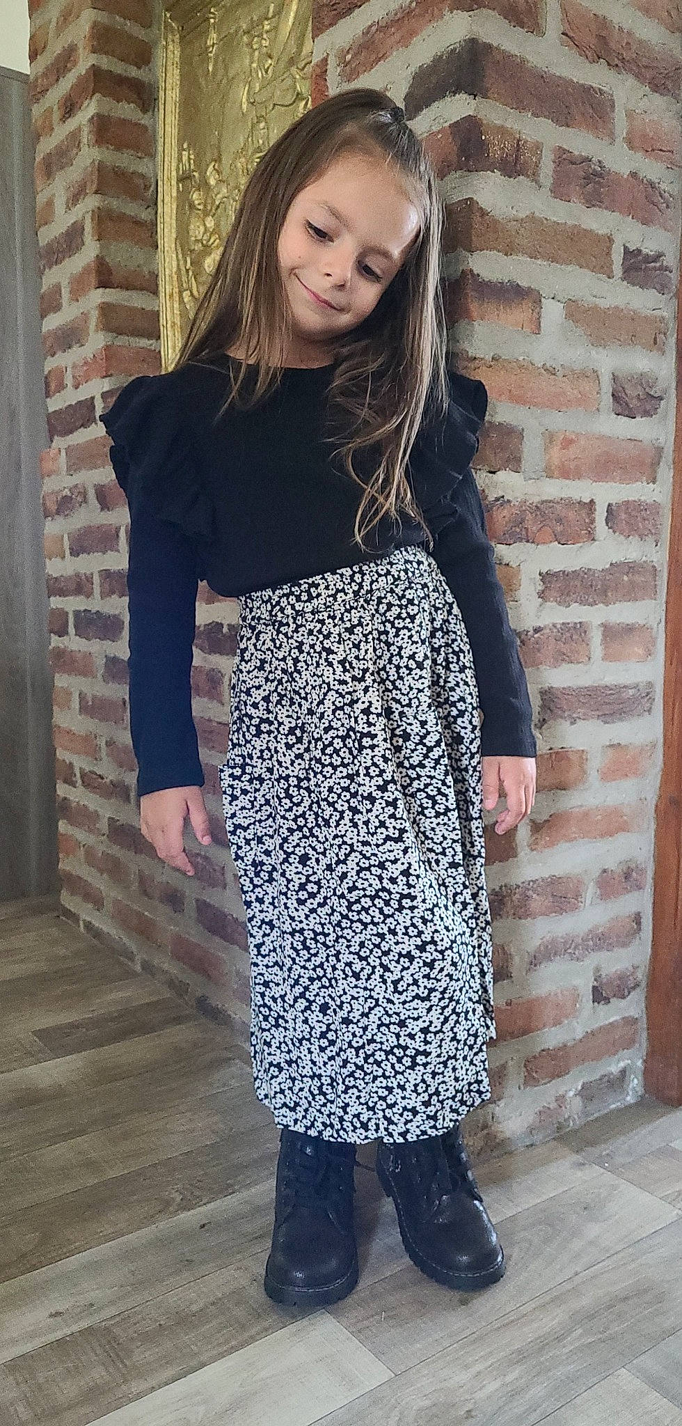 Méryne a rejoint le concours — aidez-le/la à gagner de superbes lots ! arm, blazer, collar, denim, electric_blue, fashion_design, grey, jewellery, joint, joy, knee, long_hair, magenta, pattern, person, purple, shoulder, sleeve, style, t_shirt