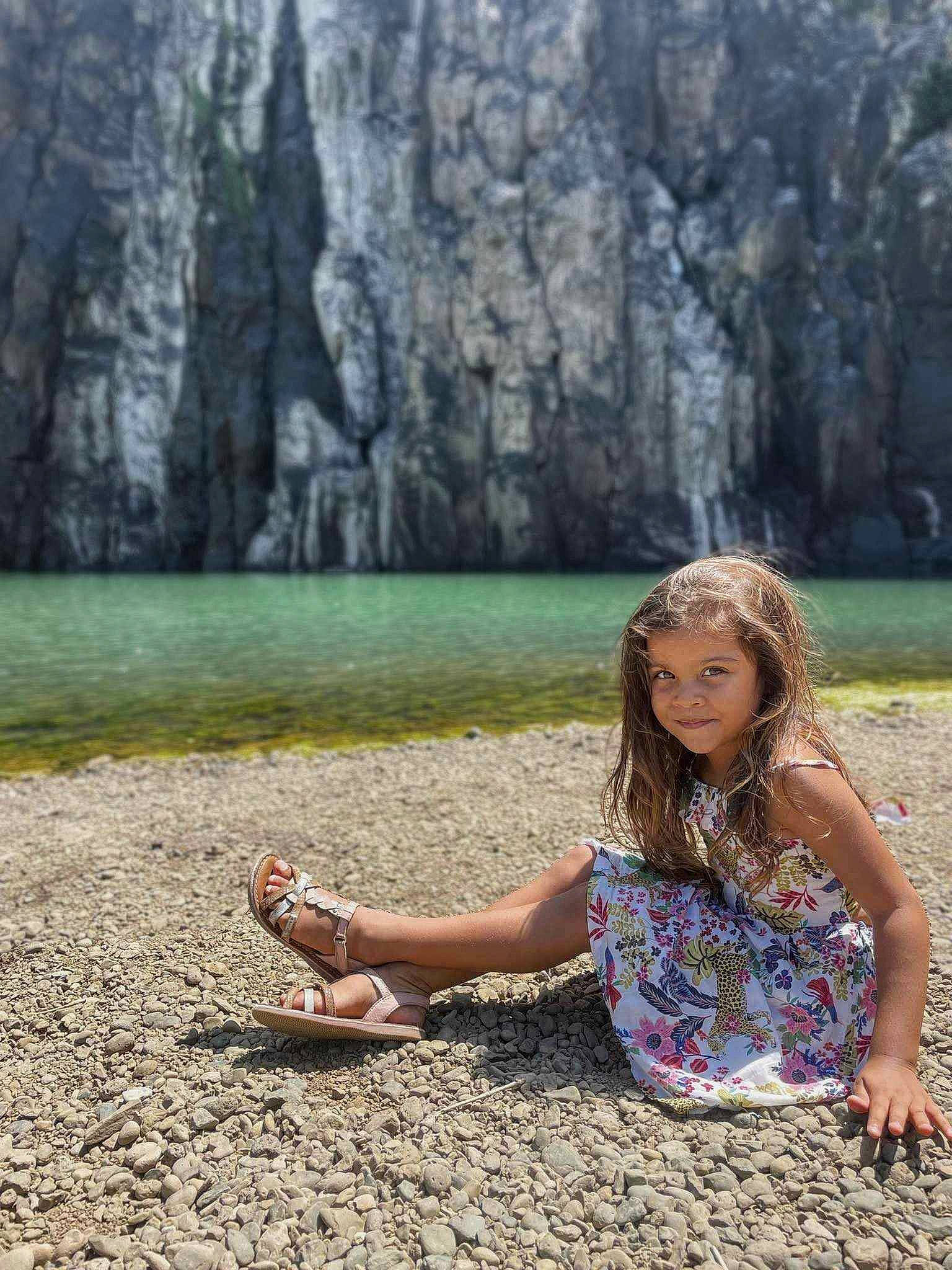 Joyce participe au concours pour gagner de l'argent avec cette photo : azure, barefoot, coastal_and_oceanic_landforms, flash_photography, fun, grass, happy, human_leg, landscape, leisure, long_hair, morning, nature, people_in_nature, person, recreation, shore, summer, travel, water