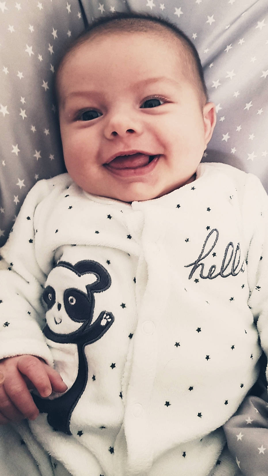 Lenny a rejoint le concours — aidez-le/la à gagner de superbes lots ! baby, baby_laughing, baby_toddler_clothing, cheek, child, chin, collar, dress_shirt, facial_expression, gesture, happy, human, joy, pattern, people, person, skin, sleeve, smile, textile