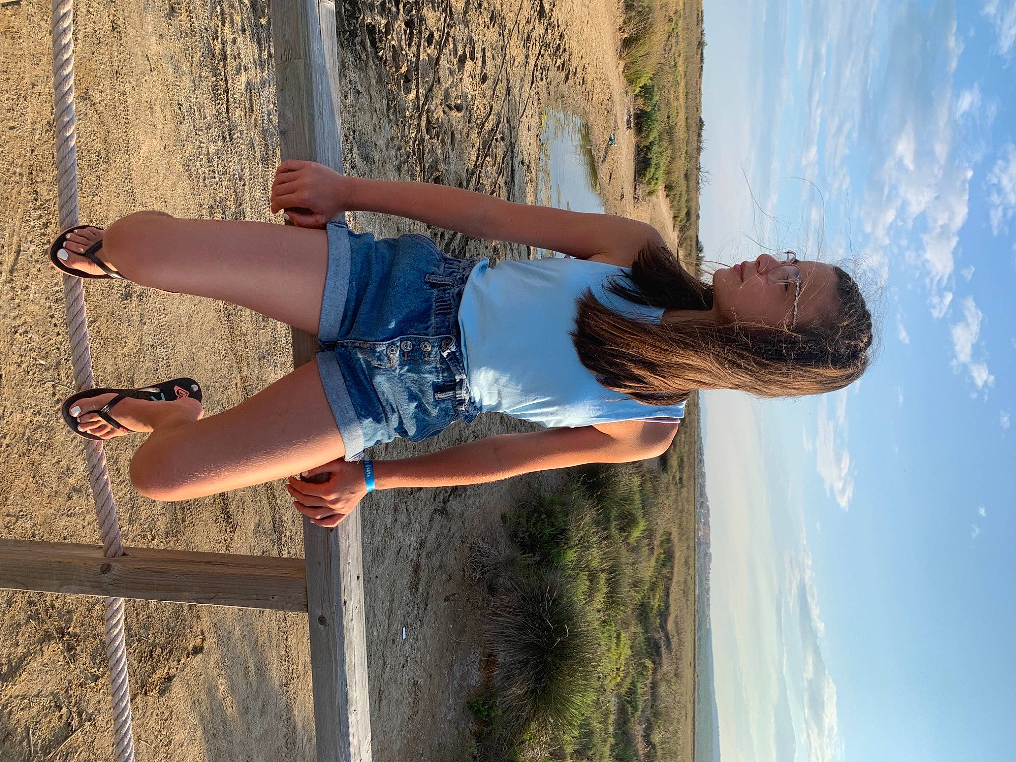 Aliyah participe au concours pour gagner de l'argent avec cette photo : arm, azure, blue, cloud, daytime, dress, elbow, happy, human_body, jeans, joint, leg, light, people_in_nature, person, sky, sunlight, thigh, tree, waist