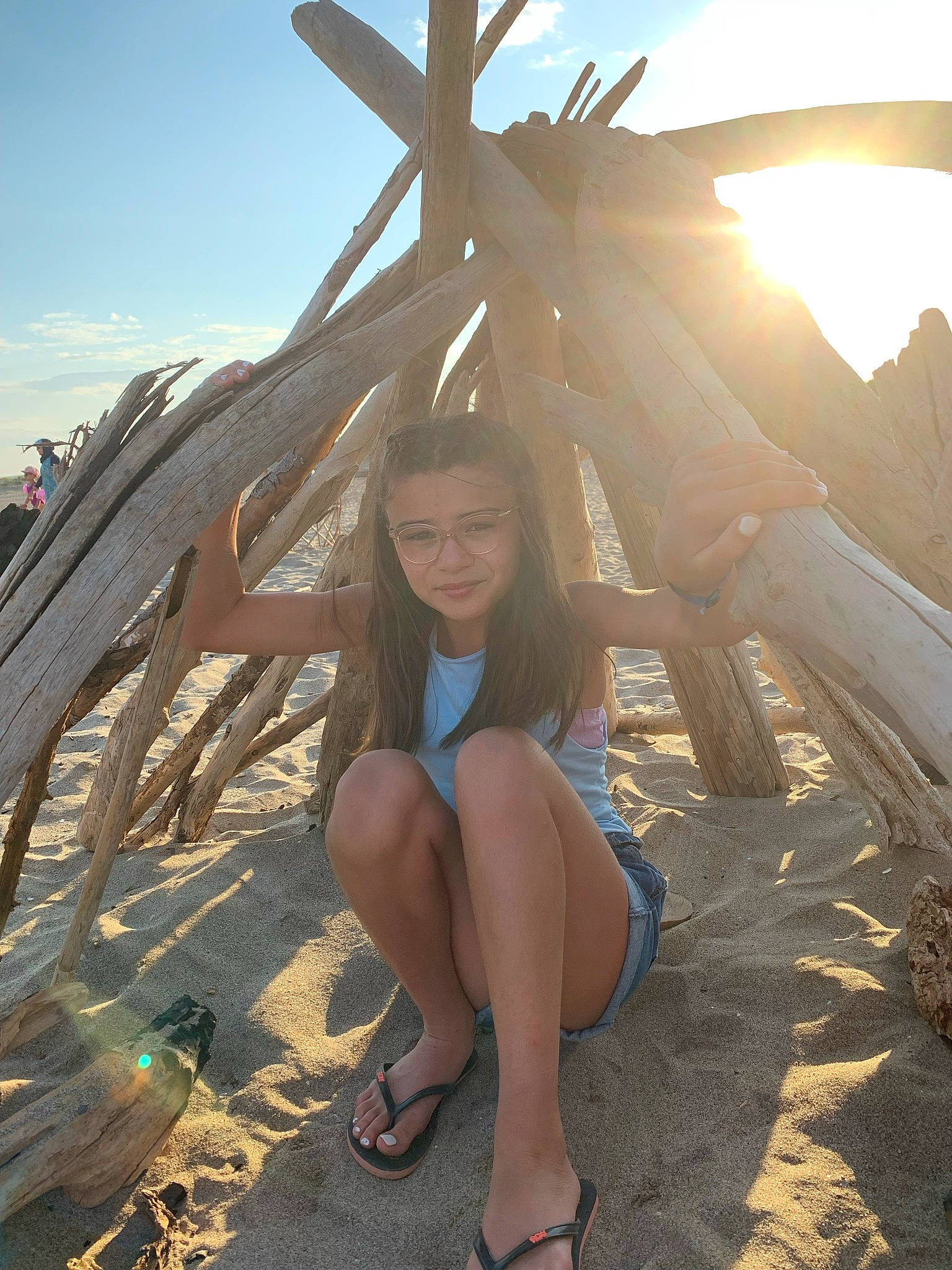 Aliyah a rejoint le concours — aidez-le/la à gagner de superbes lots ! arecales, cool, flash_photography, foot, fun, happy, human_leg, joy, landscape, leg, leisure, people_in_nature, person, shoe, sky, sneakers, thigh, tints_and_shades, travel, tree