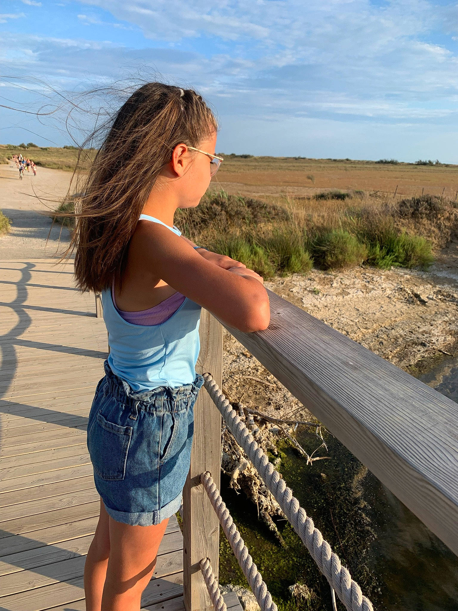 Aliyah a rejoint le concours — aidez-le/la à gagner de superbes lots ! cloud, daytime, ecoregion, grass, grassland, happy, horizon, human_leg, landscape, leisure, long_hair, morning, people_in_nature, person, plant, sky, summer, thigh, travel, waist