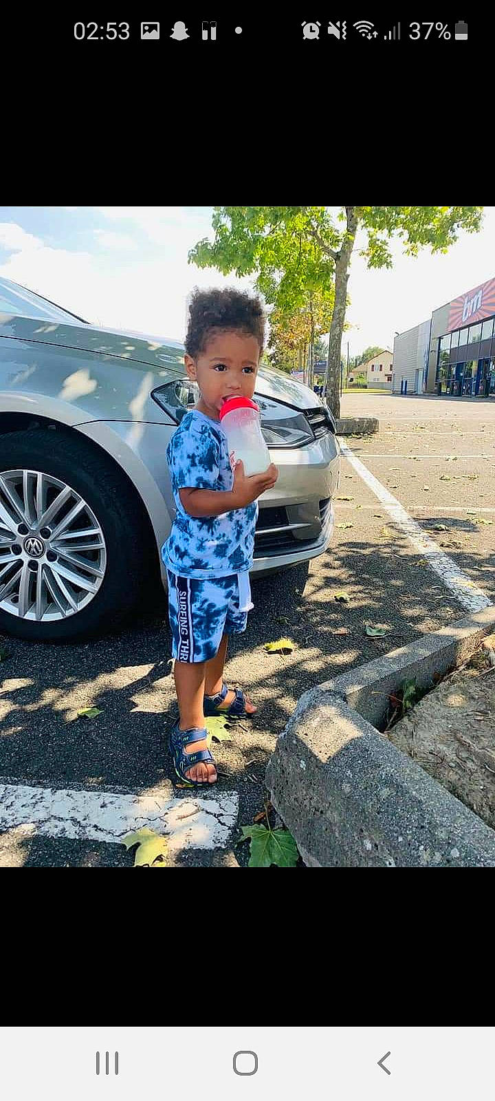 Killian participe au concours pour gagner de l'argent avec cette photo : alloy_wheel, asphalt, automotive_design, automotive_exterior, automotive_lighting, automotive_tire, automotive_wheel_system, bumper, car, cool, hood, motor_vehicle, person, rim, shorts, tire, tree, trunk, vehicle, vehicle_door