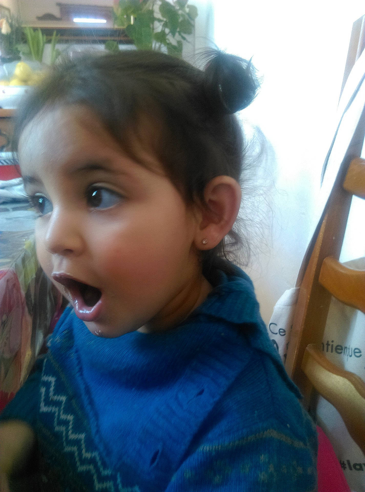 Rita participe au concours pour gagner de l'argent avec cette photo : black_hair, cheek, child, chin, day, ear, eye, eyebrow, face, forehead, girl, hair, hairstyle, head, human_hair_color, mouth, nose, person, skin, smile