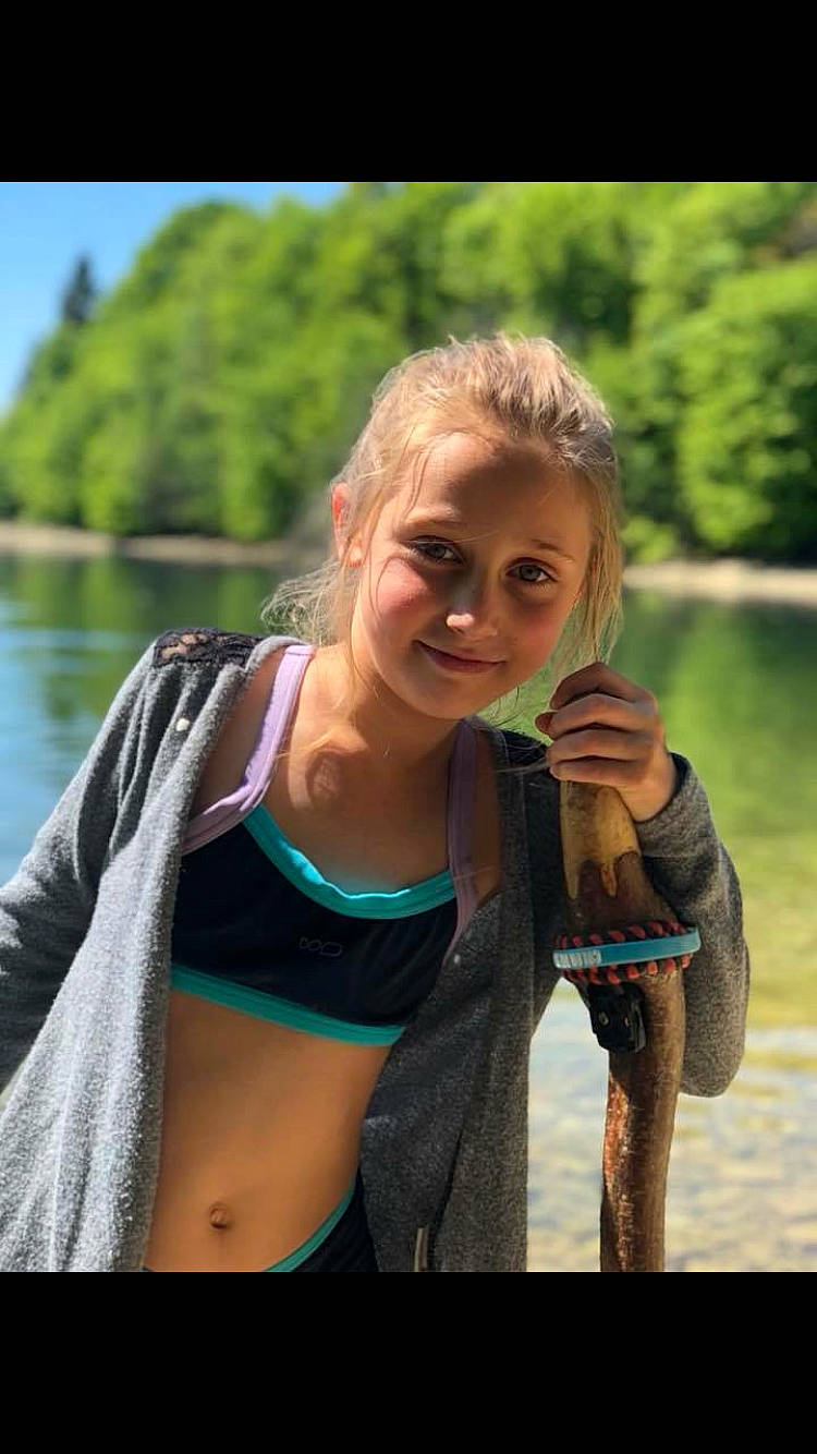 Lilou participe au concours pour gagner de l'argent avec cette photo : abdomen, beauty, blond, fun, girl, human_hair_color, lady, leisure, muscle, person, photography, smile, trunk, vacation, water