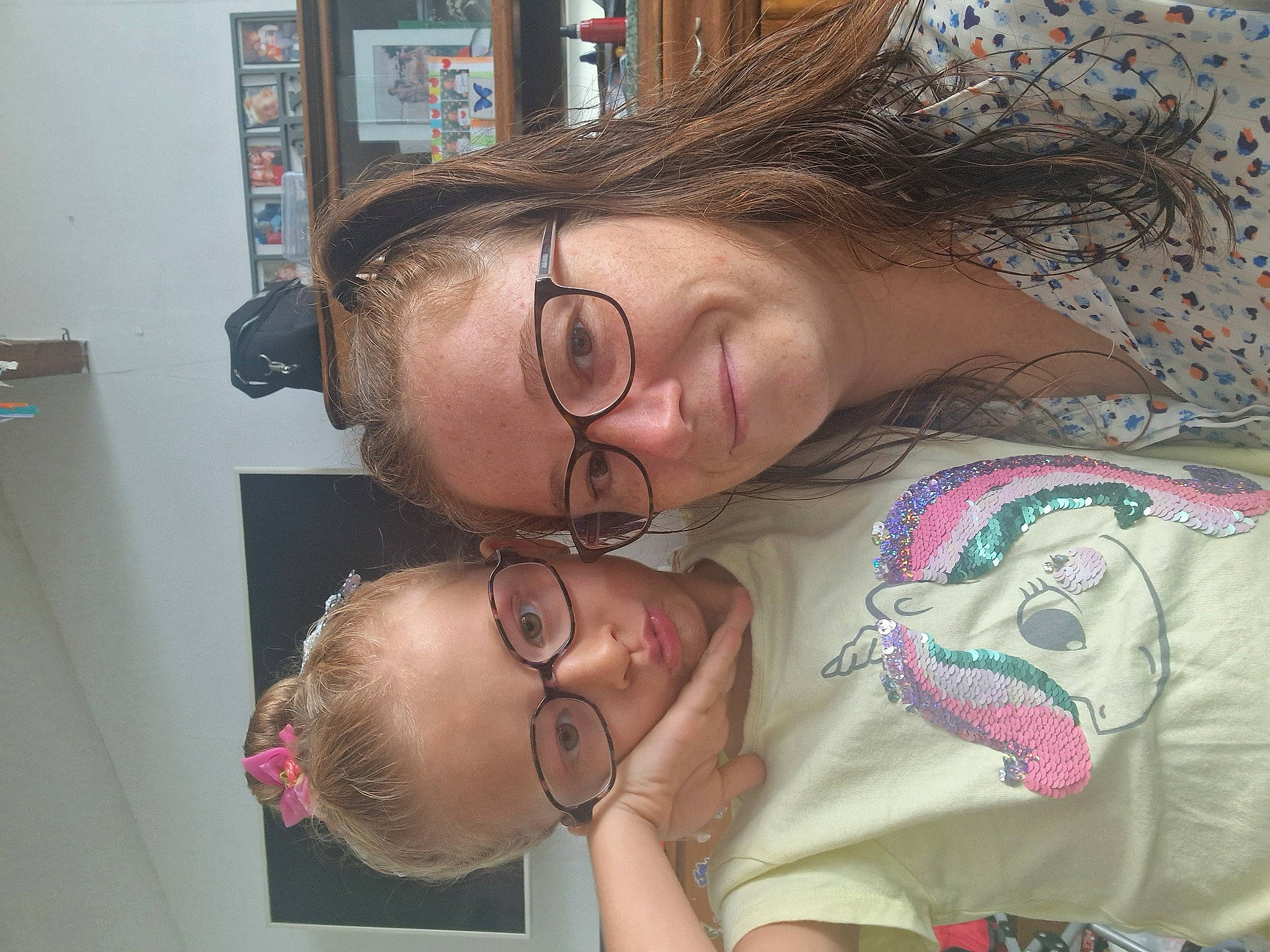 Angéline a rejoint le concours — aidez-le/la à gagner de superbes lots ! cheek, chin, ear, eyebrow, eyewear, face, facial_expression, forehead, gesture, glasses, happy, iris, joy, mouth, neck, nose, organ, person, shoulder, skin