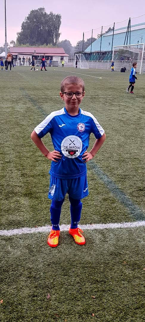 Thimeo a rejoint le concours — aidez-le/la à gagner de superbes lots ! athlete, ball, clothing, competition_event, football, grass, jersey, joy, person, player, recreation, shorts, sleeve, sports, sports_equipment, sports_jersey, sports_uniform, sportswear, stadium, t_shirt