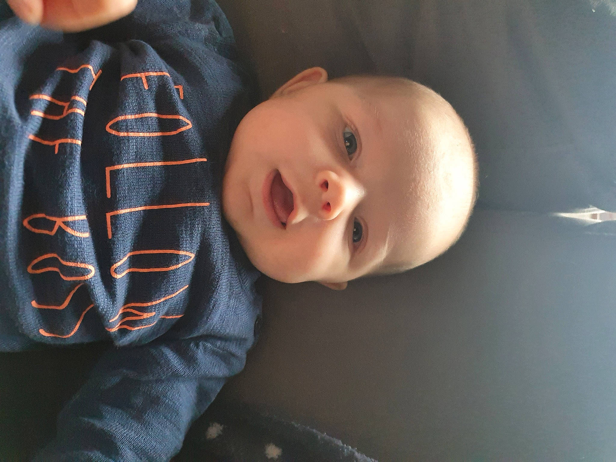 Amadeo participe au concours pour gagner de l'argent avec cette photo : arm, baby_toddler_clothing, cheek, chin, comfort, ear, eye, eyebrow, flash_photography, hair, human_body, iris, lip, mouth, neck, nose, person, skin, sleeve, smile