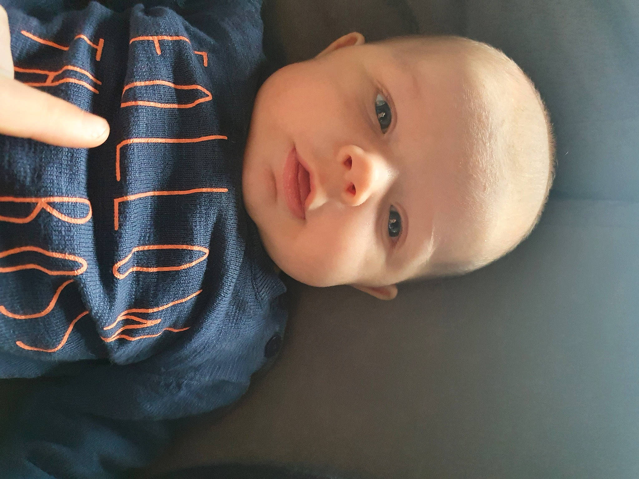 Amadeo participe au concours pour gagner de l'argent avec cette photo : baby, baby_toddler_clothing, cheek, comfort, electric_blue, eye, eyelash, flash_photography, human_body, lip, neck, nose, outerwear, person, plaid, skin, sleeve, smile, tartan, toddler